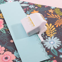 Cargar imagen en el visor de la galería, EDGE PUNCH SCALLOP LACE