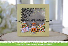 Cargar imagen en el visor de la galería, OUTSIDE IN STITCHED SCALLOPED SQUARE STACKABLES